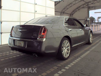 2013 Chrysler 300C – miniatura 4