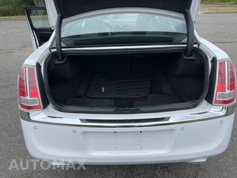 2013 Chrysler 300C - miniatura 14
