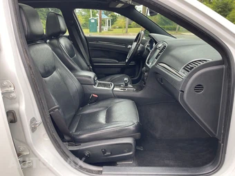 2013 Chrysler 300C - miniatura 16