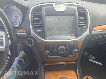 2013 Chrysler 300C John Varvatos Luxury – miniatura 10