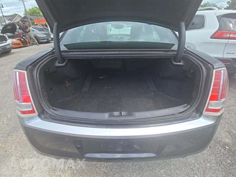 2013 Chrysler 300C John Varvatos Luxury – miniatura 14
