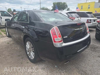 2013 Chrysler 300C John Varvatos Luxury – miniatura 2