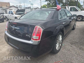 2013 Chrysler 300C John Varvatos Luxury – miniatura 3