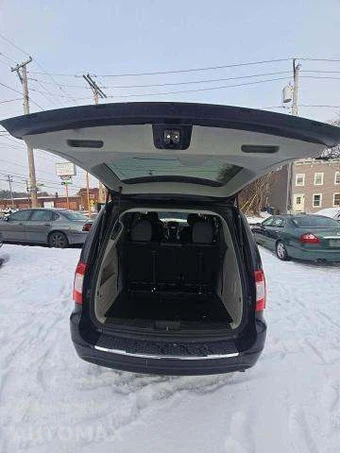 2013 Chrysler Town & Country Touring 121.2" WB – miniatura 15