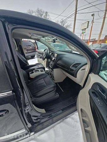2013 Chrysler Town & Country Touring 121.2" WB – miniatura 19