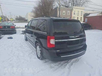 2013 Chrysler Town & Country Touring 121.2" WB – miniatura 2