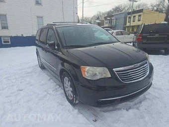 2013 Chrysler Town & Country Touring 121.2" WB – miniatura 4