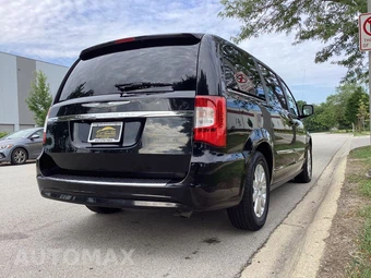 2013 Chrysler Town & Country Touring 121.2" WB - miniatura 11