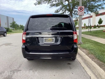 2013 Chrysler Town & Country Touring 121.2" WB - miniatura 12