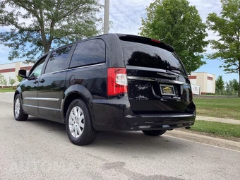 2013 Chrysler Town & Country Touring 121.2" WB - miniatura 13