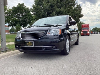 2013 Chrysler Town & Country Touring 121.2" WB - miniatura 14