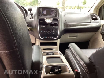 2013 Chrysler Town & Country Touring 121.2" WB - miniatura 17