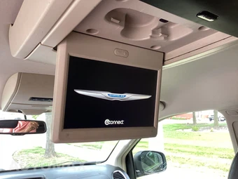 2013 Chrysler Town & Country Touring 121.2" WB - miniatura 18