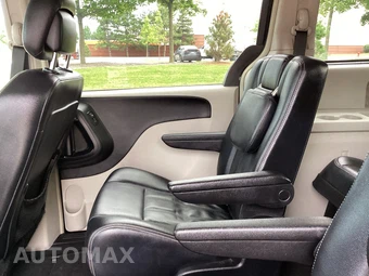 2013 Chrysler Town & Country Touring 121.2" WB - miniatura 19