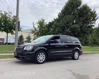 2013 Chrysler Town & Country Touring 121.2" WB - miniatura 2