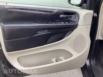 2013 Chrysler Town & Country Touring 121.2" WB - miniatura 23