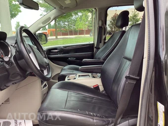 2013 Chrysler Town & Country Touring 121.2" WB - miniatura 25