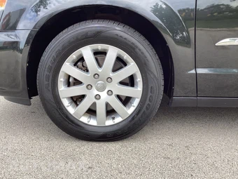 2013 Chrysler Town & Country Touring 121.2" WB - miniatura 4