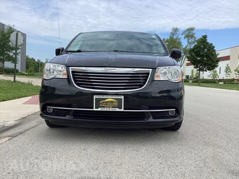 2013 Chrysler Town & Country Touring 121.2" WB - miniatura 5