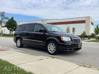 2013 Chrysler Town & Country Touring 121.2" WB - miniatura 7