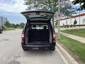 2013 Chrysler Town & Country Touring 121.2" WB - miniatura 9