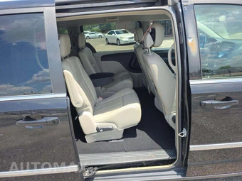2013 Chrysler Town & Country Touring 121.2" WB - miniatura 14