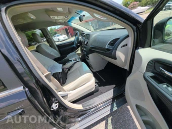 2013 Chrysler Town & Country Touring 121.2" WB - miniatura 16
