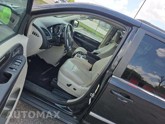 2013 Chrysler Town & Country Touring 121.2" WB - miniatura 3