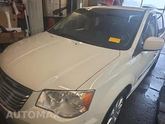 2013 Chrysler Town & Country Touring 121.2" WB