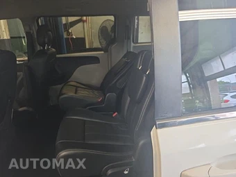 2013 Chrysler Town & Country Touring 121.2" WB - miniatura 10