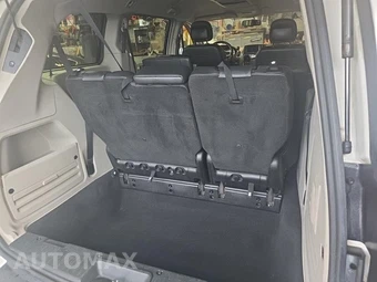 2013 Chrysler Town & Country Touring 121.2" WB - miniatura 14