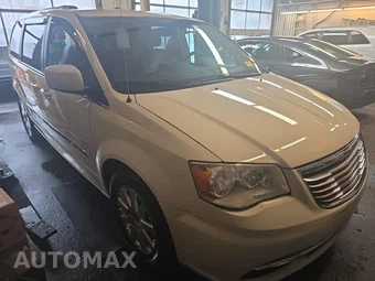 2013 Chrysler Town & Country Touring 121.2" WB - miniatura 3