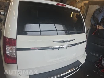 2013 Chrysler Town & Country Touring 121.2" WB - miniatura 5