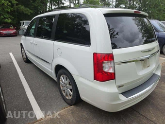 2013 Chrysler Town & Country Touring 121.2" WB - miniatura 2