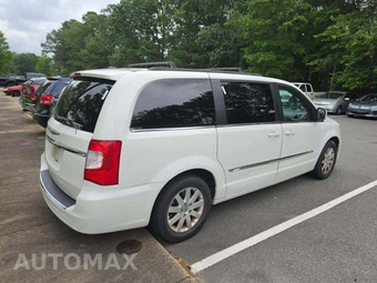 2013 Chrysler Town & Country Touring 121.2" WB - miniatura 3