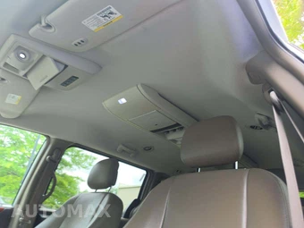 2013 Chrysler Town & Country Touring 121.2" WB - miniatura 9