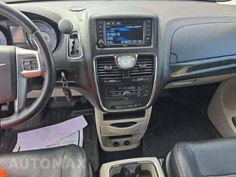 2013 Chrysler Town & Country Touring 121.2" WB - miniatura 10
