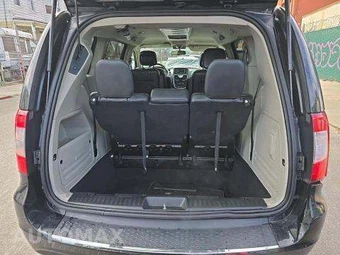 2013 Chrysler Town & Country Touring 121.2" WB - miniatura 15