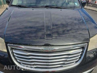 2013 Chrysler Town & Country Touring 121.2" WB - miniatura 23