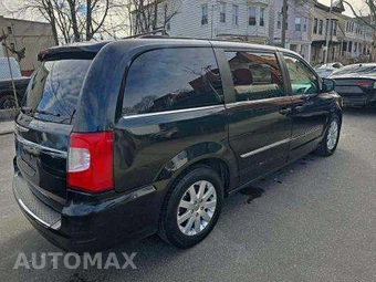 2013 Chrysler Town & Country Touring 121.2" WB - miniatura 3