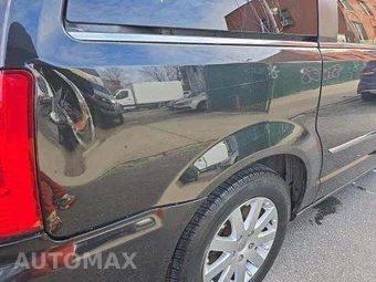 2013 Chrysler Town & Country Touring 121.2" WB - miniatura 30