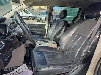 2013 Chrysler Town & Country Touring 121.2" WB - miniatura 6