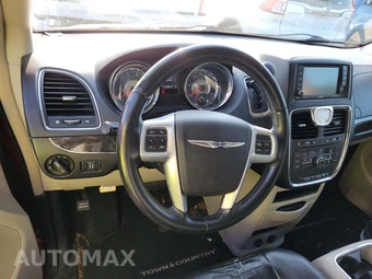2013 Chrysler Town & Country Touring 121.2" WB – miniatura 10
