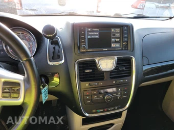 2013 Chrysler Town & Country Touring 121.2" WB – miniatura 11