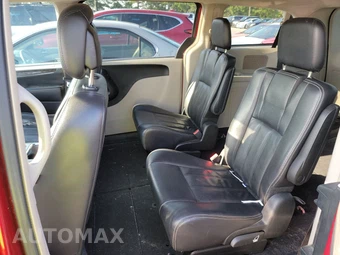 2013 Chrysler Town & Country Touring 121.2" WB – miniatura 13