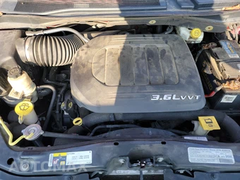 2013 Chrysler Town & Country Touring 121.2" WB – miniatura 16