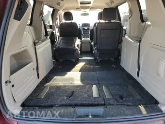 2013 Chrysler Town & Country Touring 121.2" WB – miniatura 17