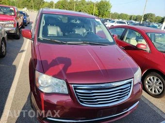 2013 Chrysler Town & Country Touring 121.2" WB – miniatura 2