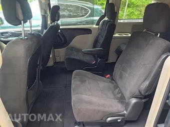 2013 Chrysler Town & Country Touring 121.2" WB – miniatura 16
