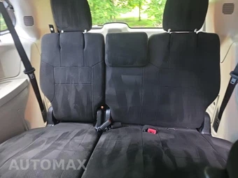 2013 Chrysler Town & Country Touring 121.2" WB – miniatura 17
